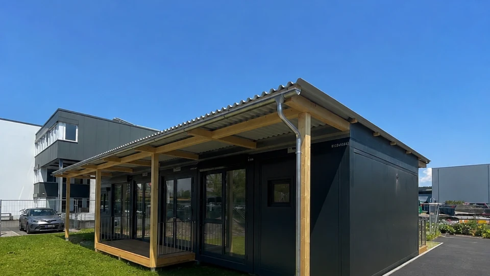 Kindertagesstätte Basel in Modulbauweise mit überdachter Holzterrasse